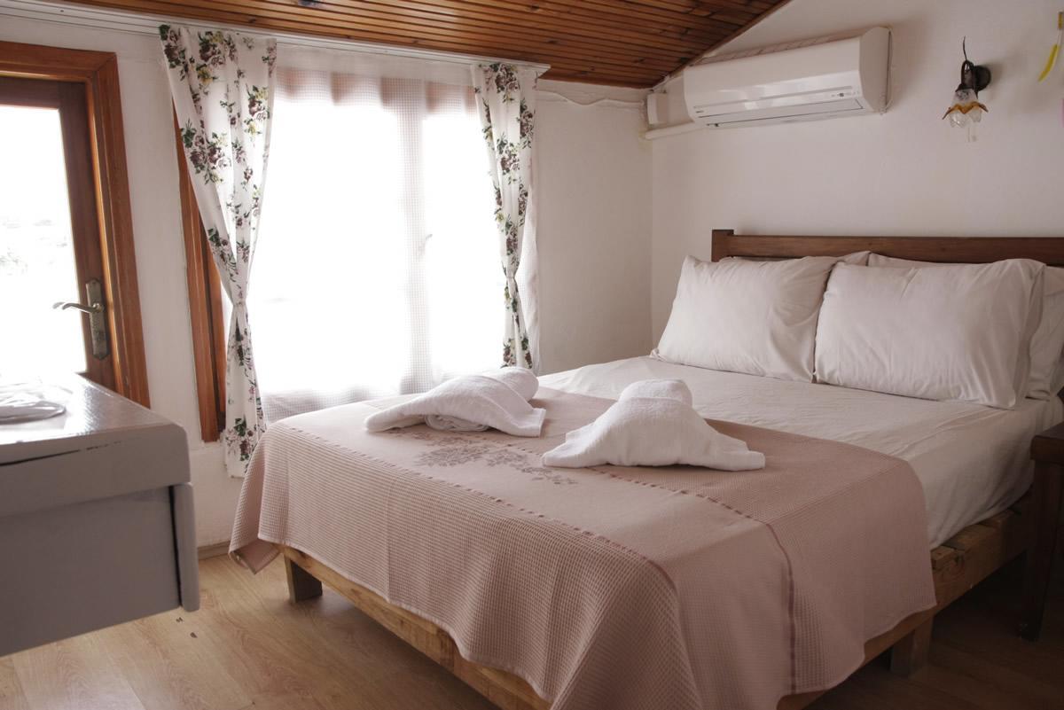Bozcaada Boutique Bed & Breakfast Exterior photo